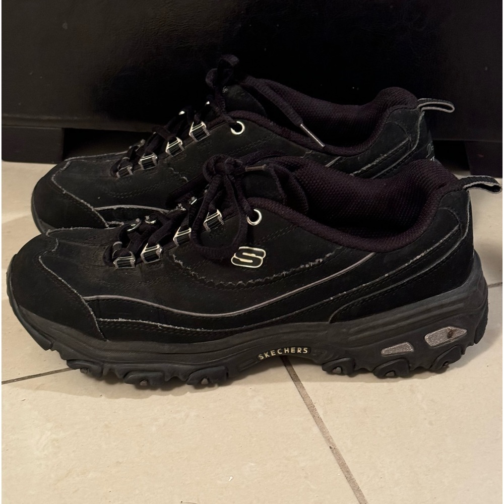 Women’s sketcher shoes size 8